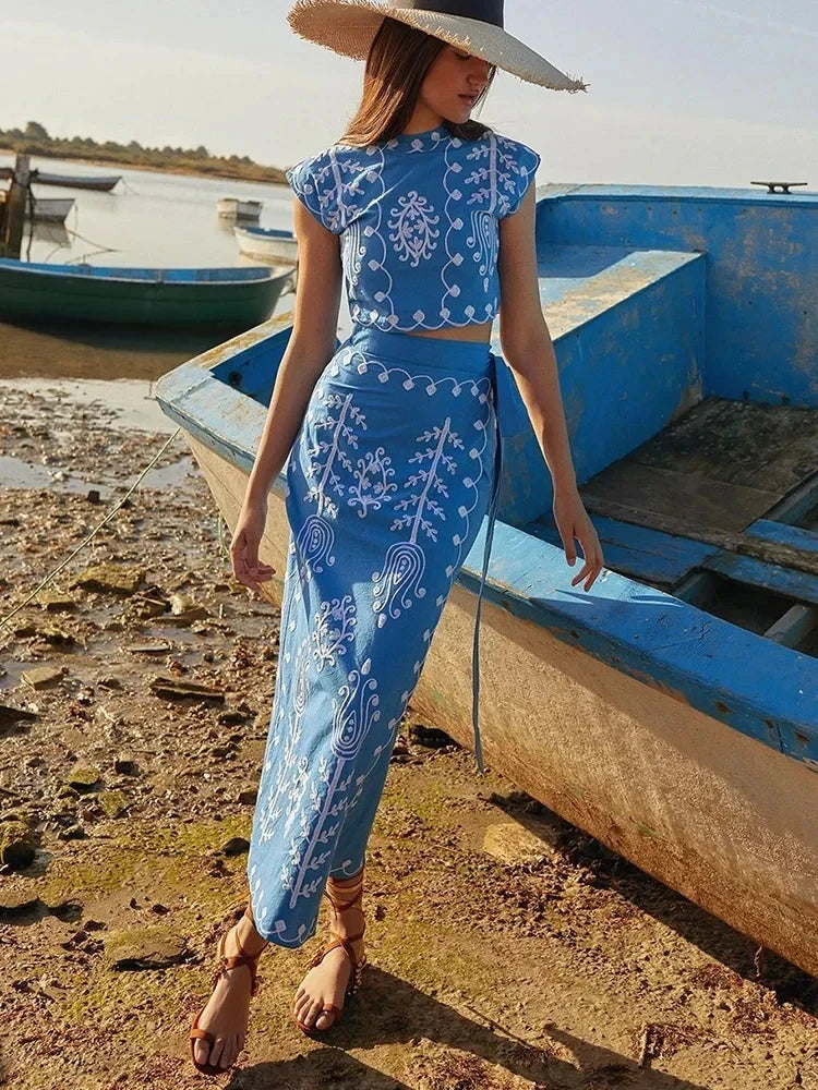 Cecilia Set - Chic Printed Top and Falda